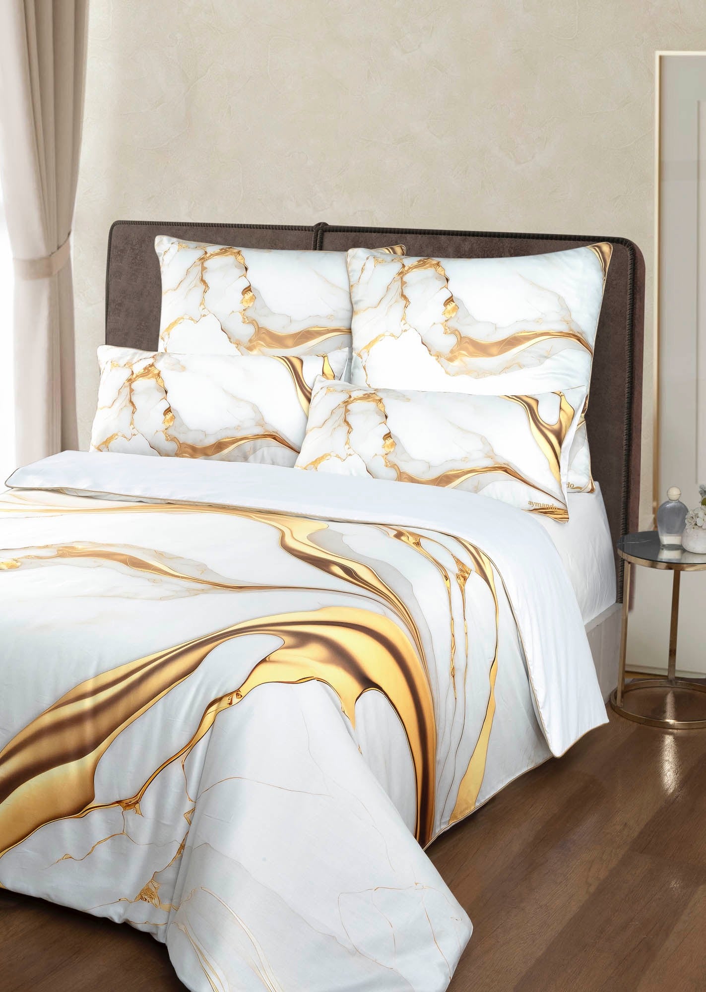 طقم مفارش سرير ساتان فاخر أبيض - ذهبي